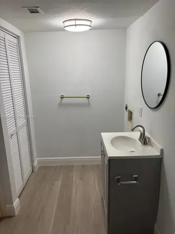 492 NW 165th St Road Miami FL 33169