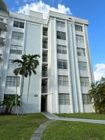 492 NW 165th St Road Miami FL 33169