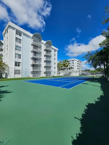 492 NW 165th St Road Miami FL 33169