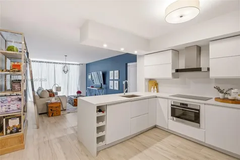 31 SE 5th Street Miami FL 33131