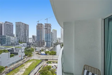 31 SE 5th Street Miami FL 33131