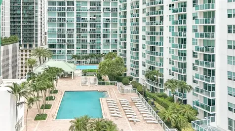 31 SE 5th Street Miami FL 33131