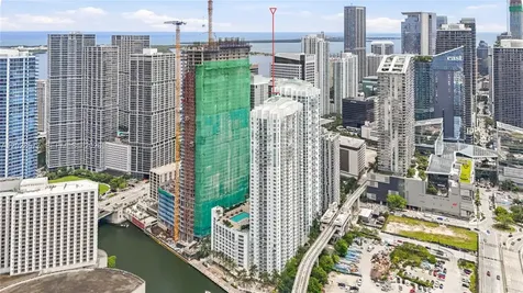 31 SE 5th Street Miami FL 33131