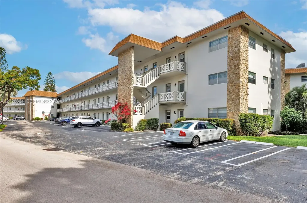 4805 NW 35th Street Lauderdale Lakes FL 33319