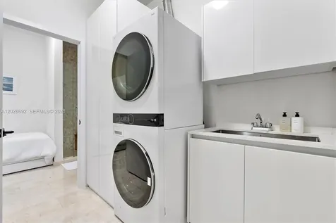 88 SW 7th Street Miami FL 33130