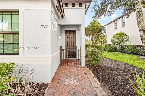 7542 Bristol Circle Naples FL 34120