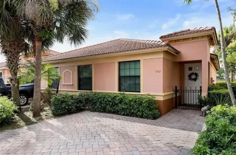 7542 Bristol Circle Naples FL 34120