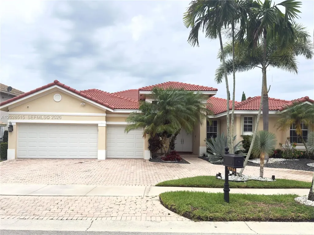 1714 Victoria Pointe Circle Weston FL 33327