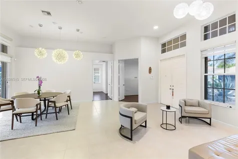 1714 Victoria Pointe Circle Weston FL 33327