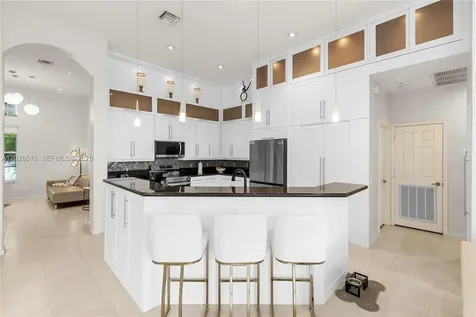 1714 Victoria Pointe Circle Weston FL 33327