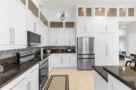 1714 Victoria Pointe Circle Weston FL 33327