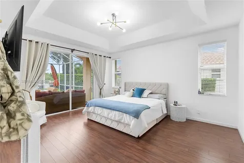 1714 Victoria Pointe Circle Weston FL 33327