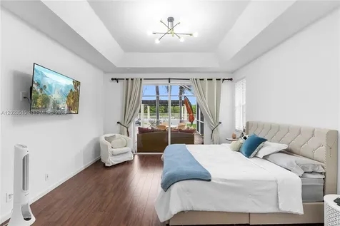 1714 Victoria Pointe Circle Weston FL 33327