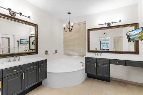 1714 Victoria Pointe Circle Weston FL 33327