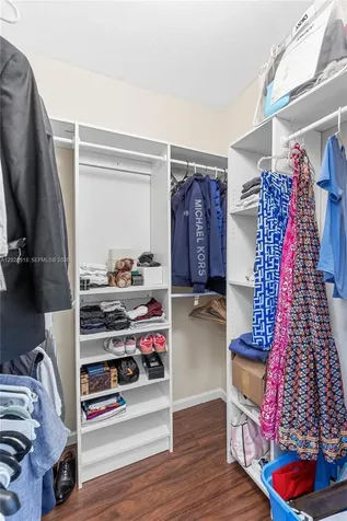 1714 Victoria Pointe Circle Weston FL 33327