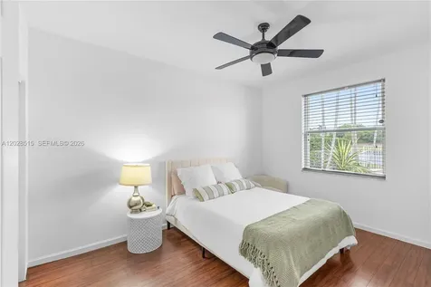 1714 Victoria Pointe Circle Weston FL 33327