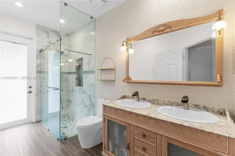 1714 Victoria Pointe Circle Weston FL 33327