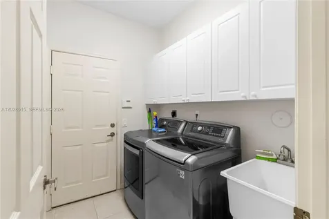 1714 Victoria Pointe Circle Weston FL 33327