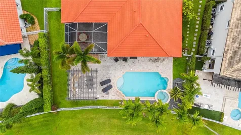 1714 Victoria Pointe Circle Weston FL 33327
