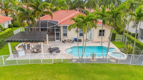 1714 Victoria Pointe Circle Weston FL 33327