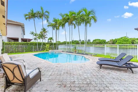 1714 Victoria Pointe Circle Weston FL 33327
