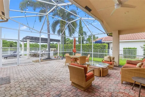 1714 Victoria Pointe Circle Weston FL 33327