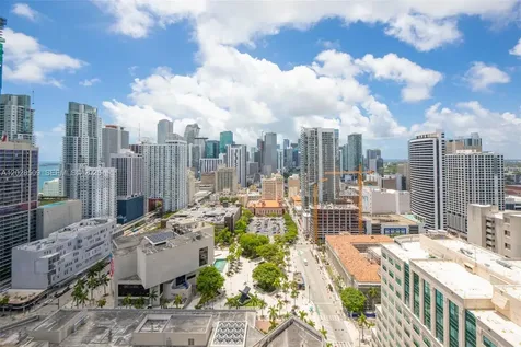 121 NE 5th Street Miami FL 33132