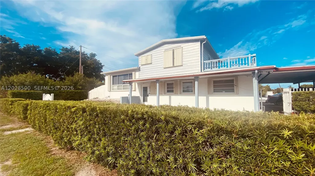 141 Mcarthur Parkway Pembroke Pines FL 33024