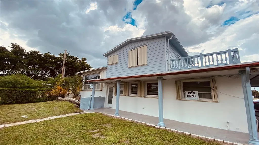 141 Mcarthur Parkway Pembroke Pines FL 33024