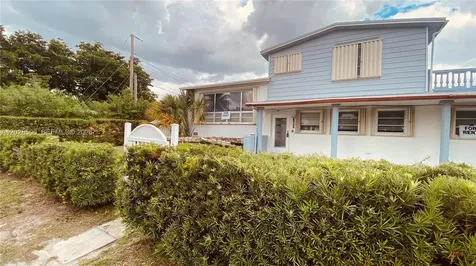 141 Mcarthur Parkway Pembroke Pines FL 33024