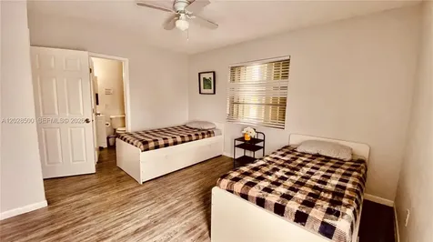 141 Mcarthur Parkway Pembroke Pines FL 33024