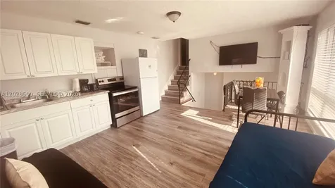 141 Mcarthur Parkway Pembroke Pines FL 33024