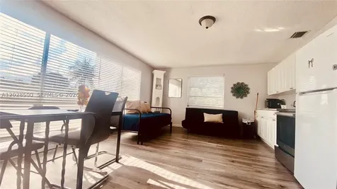 141 Mcarthur Parkway Pembroke Pines FL 33024