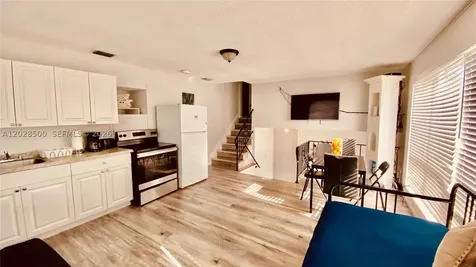 141 Mcarthur Parkway Pembroke Pines FL 33024