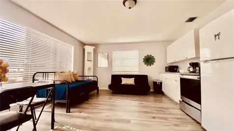 141 Mcarthur Parkway Pembroke Pines FL 33024