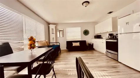 141 Mcarthur Parkway Pembroke Pines FL 33024