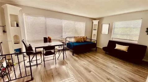 141 Mcarthur Parkway Pembroke Pines FL 33024