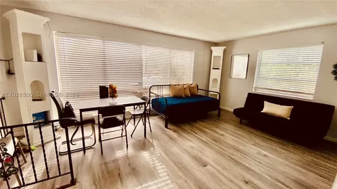 141 Mcarthur Parkway Pembroke Pines FL 33024