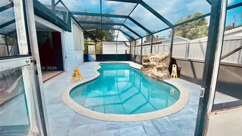 141 Mcarthur Parkway Pembroke Pines FL 33024
