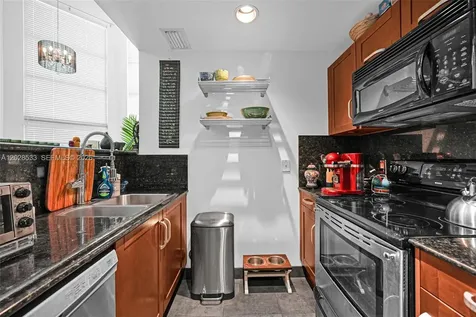7728 Collins Avenue Miami Beach FL 33141