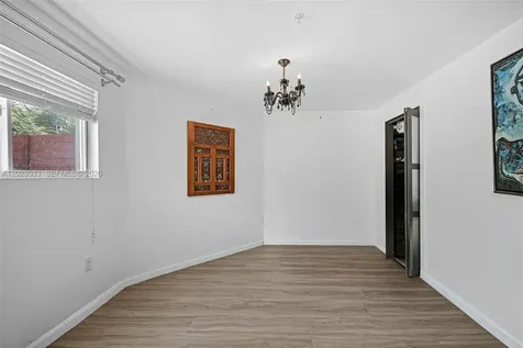 7728 Collins Avenue Miami Beach FL 33141