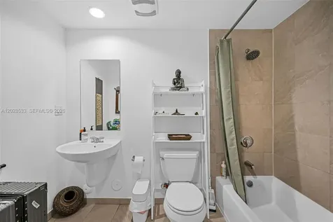 7728 Collins Avenue Miami Beach FL 33141