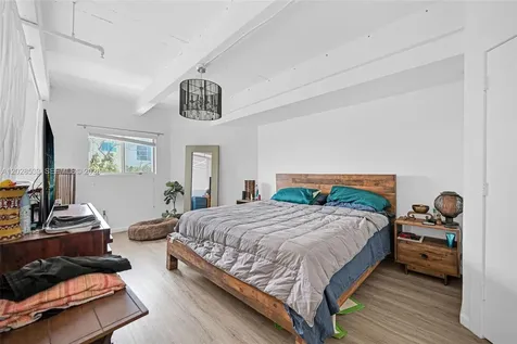7728 Collins Avenue Miami Beach FL 33141