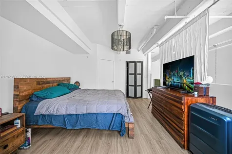 7728 Collins Avenue Miami Beach FL 33141