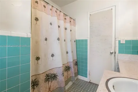 370 NE 165th Street Miami FL 33162