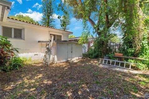 370 NE 165th Street Miami FL 33162