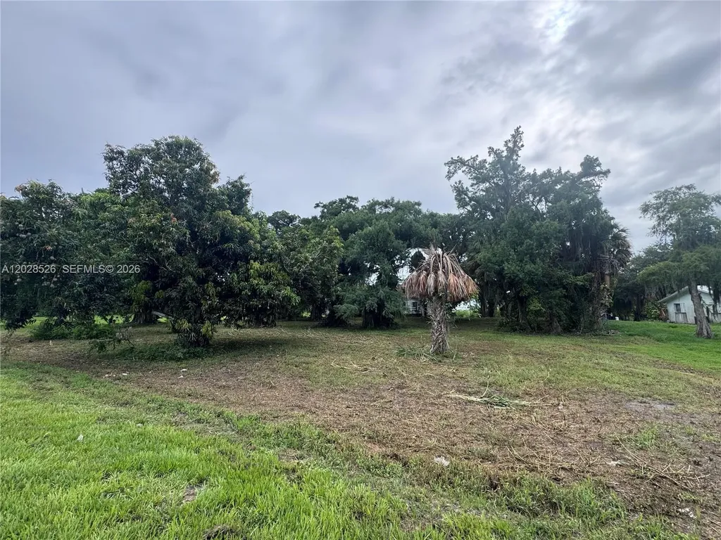 19121 SW Conners Highway Port Mayaca FL 33438