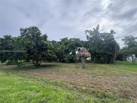 19121 SW Conners Highway Port Mayaca FL 33438