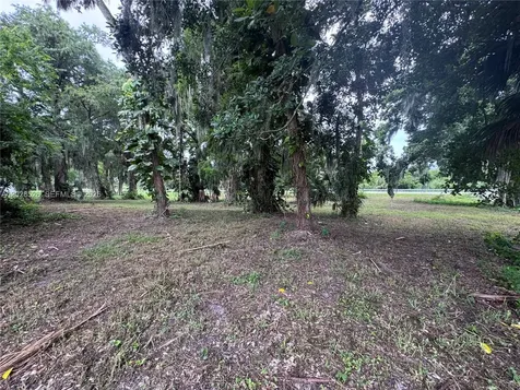 19121 SW Conners Highway Port Mayaca FL 33438