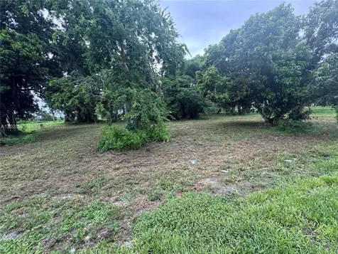 19121 SW Conners Highway Port Mayaca FL 33438